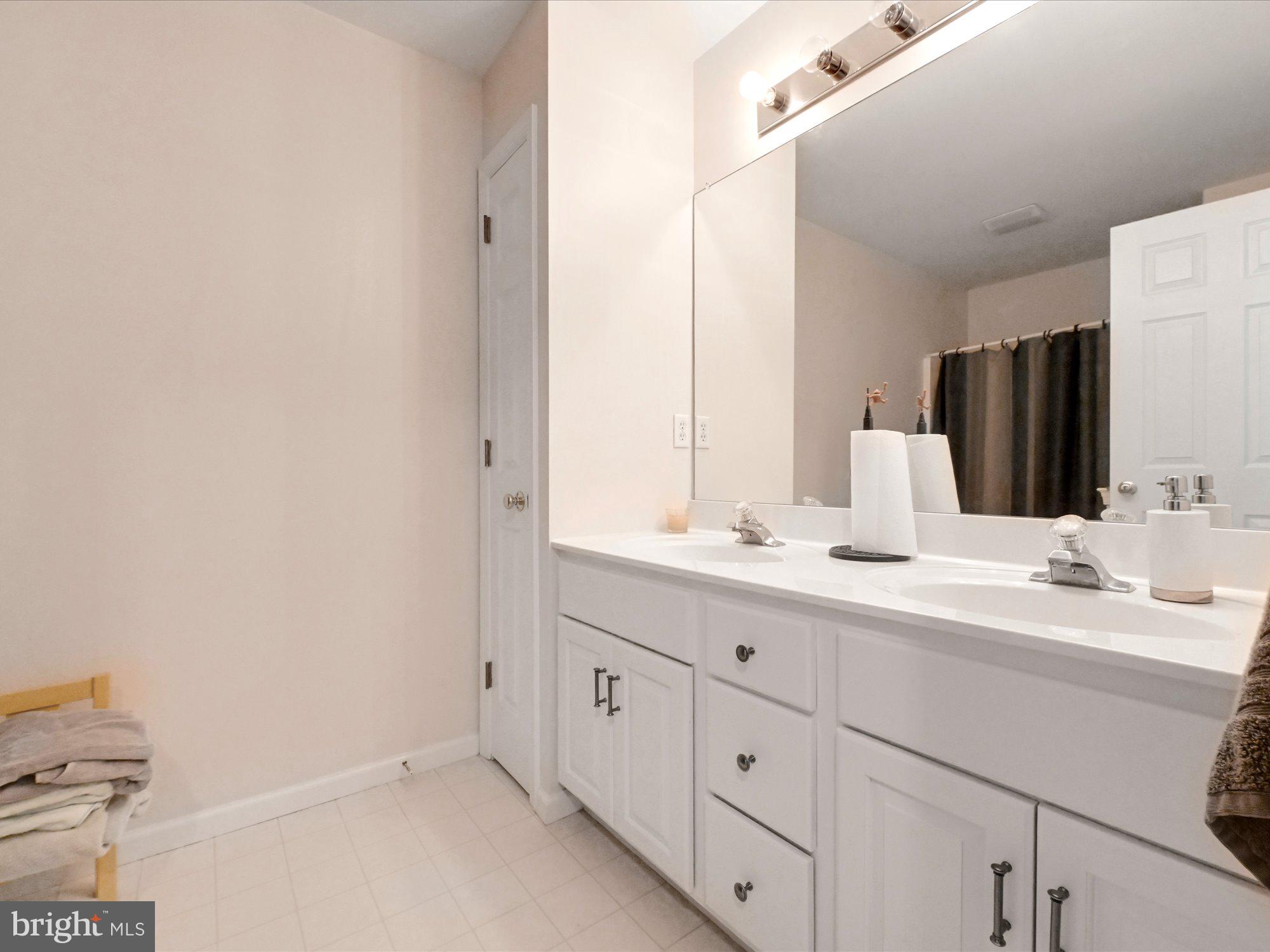 405 East 4th Avenue Lititz, PA 17543 - Photo 33 of 40 2nd Floor Bath