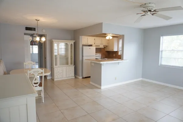$1,250 | 298 Windsor M, West Palm Beach, FL 33417