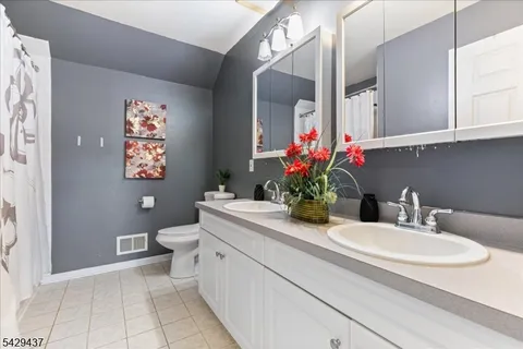 $865,000 | 5 Prall Court, Ringoes, NJ 08551