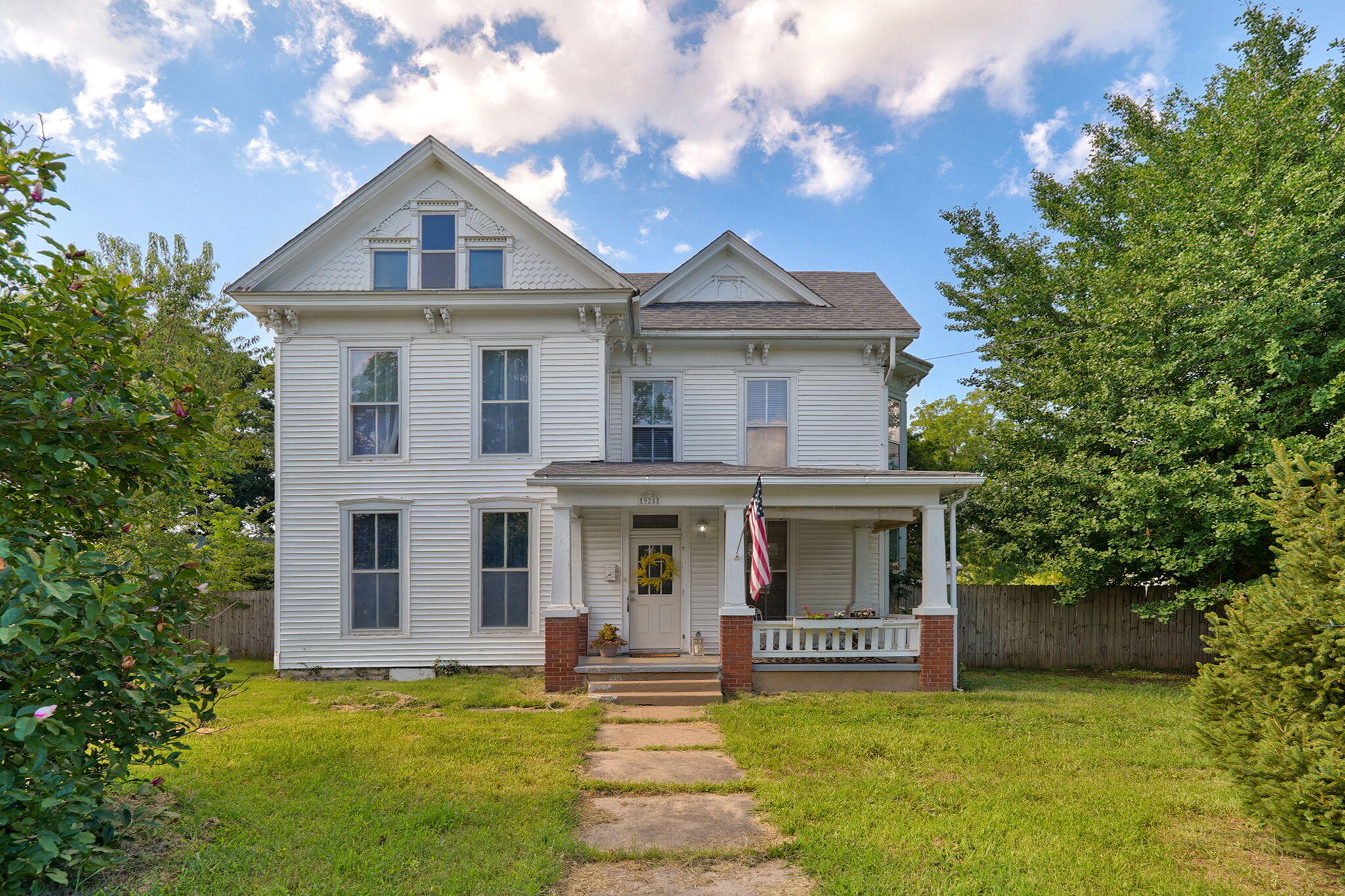 925 West Walnut Street Springfield, MO 65806 - Photo 1 of 41 925 W Walnut St-3