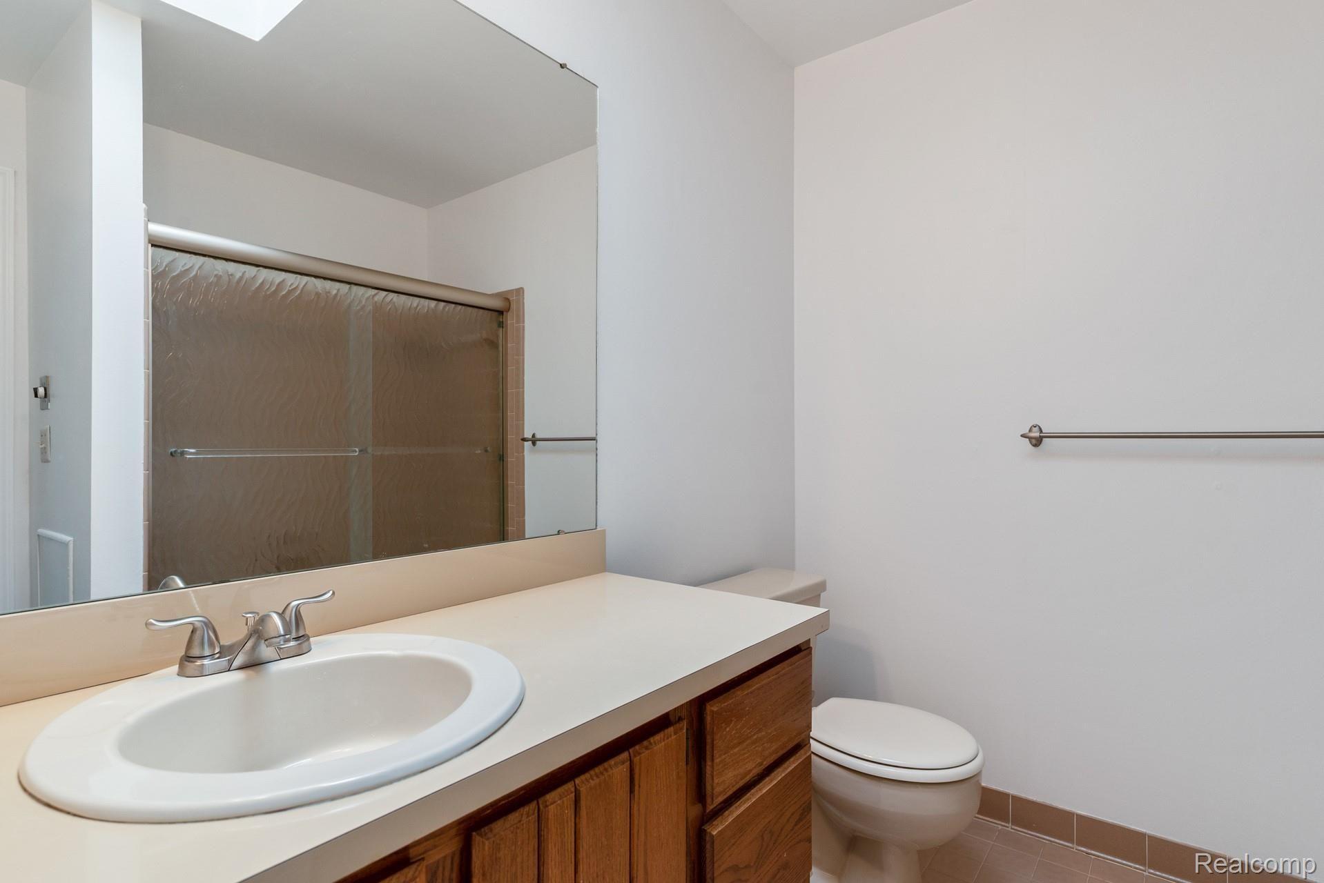 887 Ten Point Drive Rochester, MI 48309 - Photo 29 of 39 031-photo--7342970.jpg