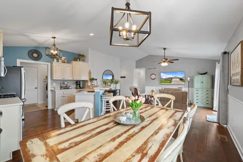 $610,000 | 724 North Joshua Lane, Lake Geneva, WI 53147