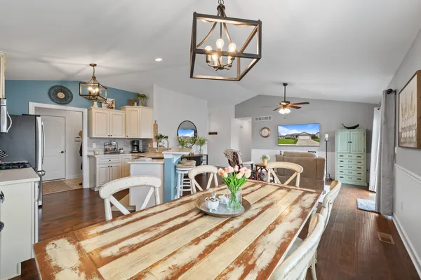 $610,000 | 724 North Joshua Lane, Lake Geneva, WI 53147