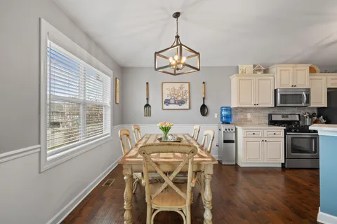 $610,000 | 724 North Joshua Lane, Lake Geneva, WI 53147