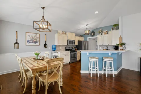 $610,000 | 724 North Joshua Lane, Lake Geneva, WI 53147