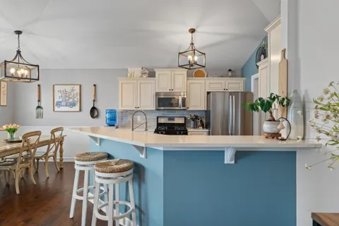 $610,000 | 724 North Joshua Lane, Lake Geneva, WI 53147