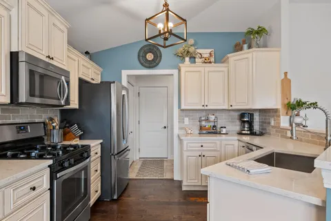 $610,000 | 724 North Joshua Lane, Lake Geneva, WI 53147