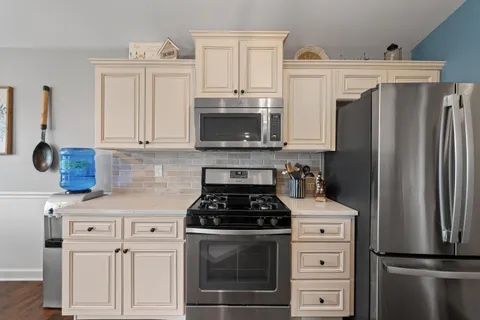 $610,000 | 724 North Joshua Lane, Lake Geneva, WI 53147