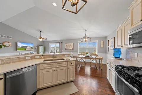 $610,000 | 724 North Joshua Lane, Lake Geneva, WI 53147