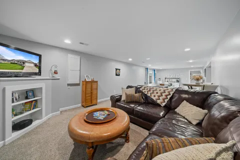 $610,000 | 724 North Joshua Lane, Lake Geneva, WI 53147