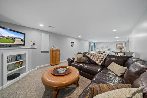 $610,000 | 724 North Joshua Lane, Lake Geneva, WI 53147