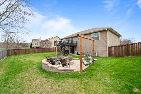 $610,000 | 724 North Joshua Lane, Lake Geneva, WI 53147