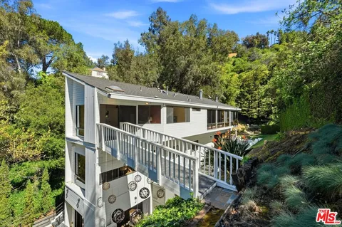 $2,629,000 | 2350 Benedict Canyon Drive, Beverly Hills, CA 90210