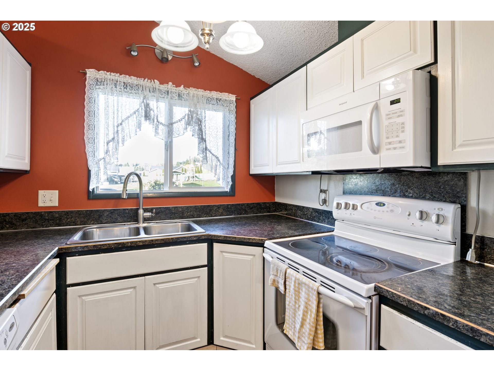 26 East 3rd Street Lowell, OR 97452 - Photo 11 of 35 Kitchen