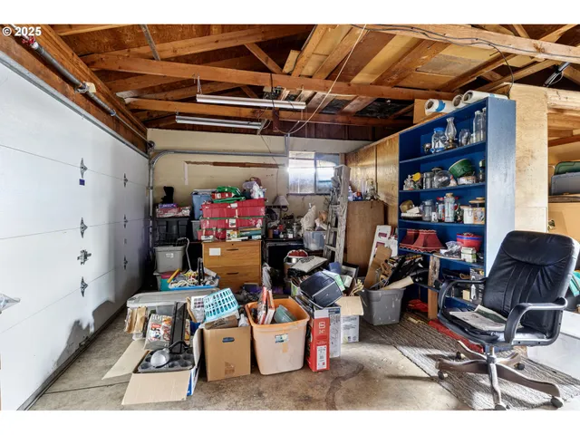 $398,001 | 26 East 3rd Street, Lowell, OR 97452