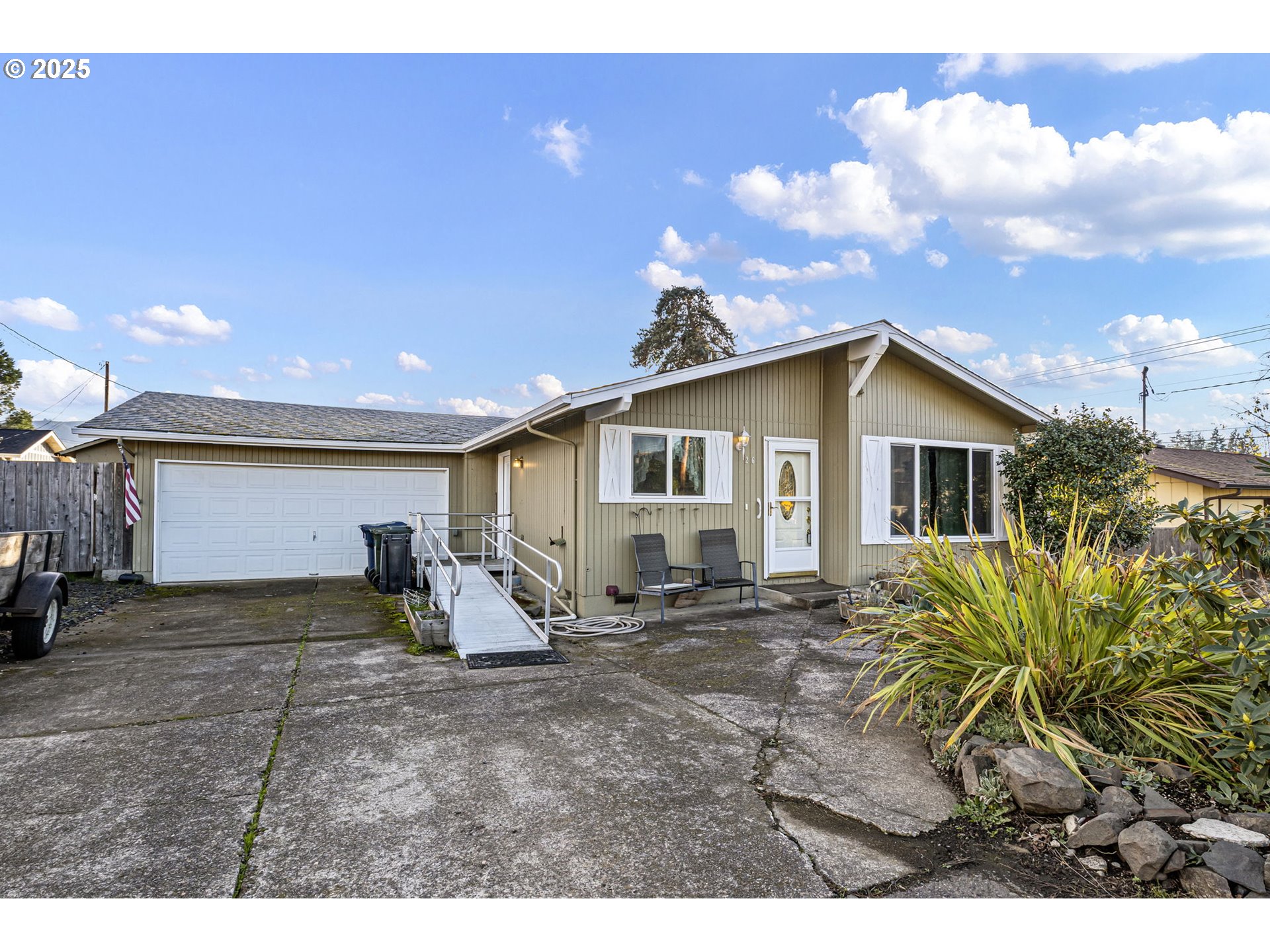 26 East 3rd Street Lowell, OR 97452 - Photo 33 of 35