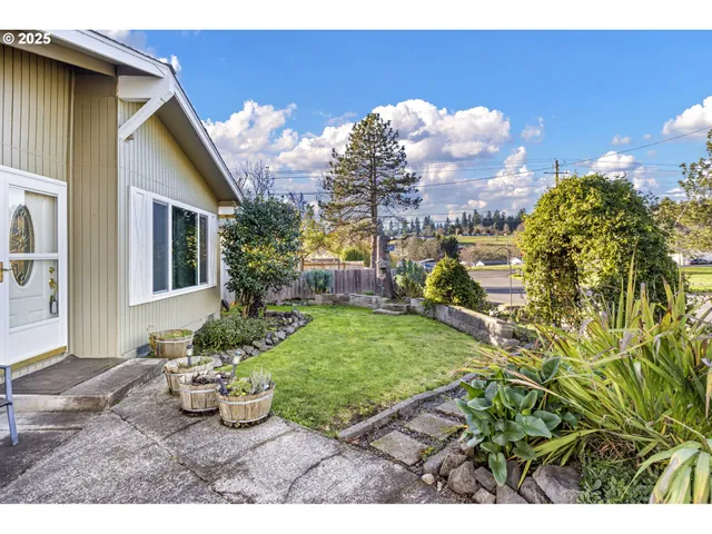 $398,001 | 26 East 3rd Street, Lowell, OR 97452