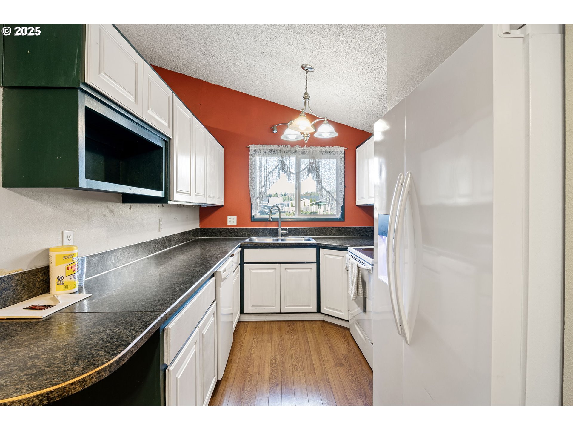 26 East 3rd Street Lowell, OR 97452 - Photo 8 of 35 Kitchen