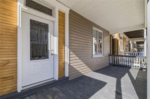 a view of empty room with wooden floor and ceiling fan