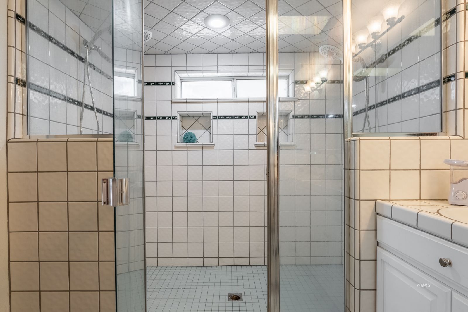 68 Ronda Lane Bishop, CA 93514 - Photo 20 of 28 a bathroom with a shower