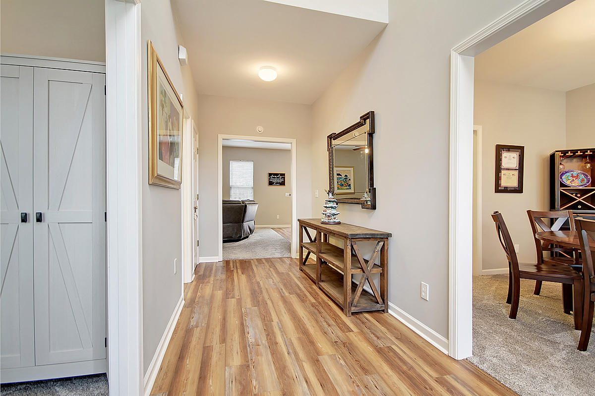 225 Deer Ridge foyer view