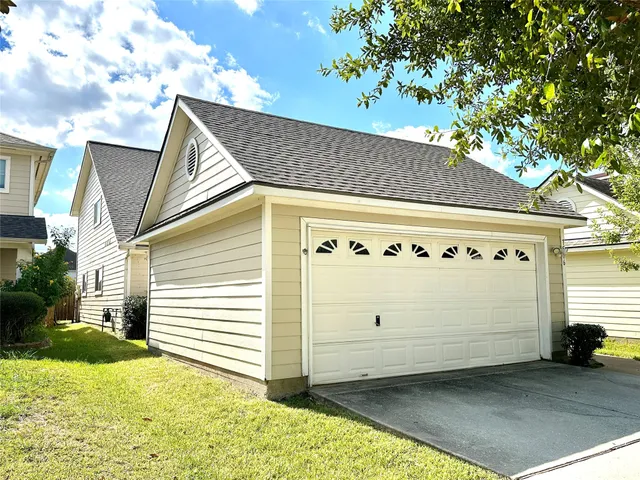 a view of a house with backyard