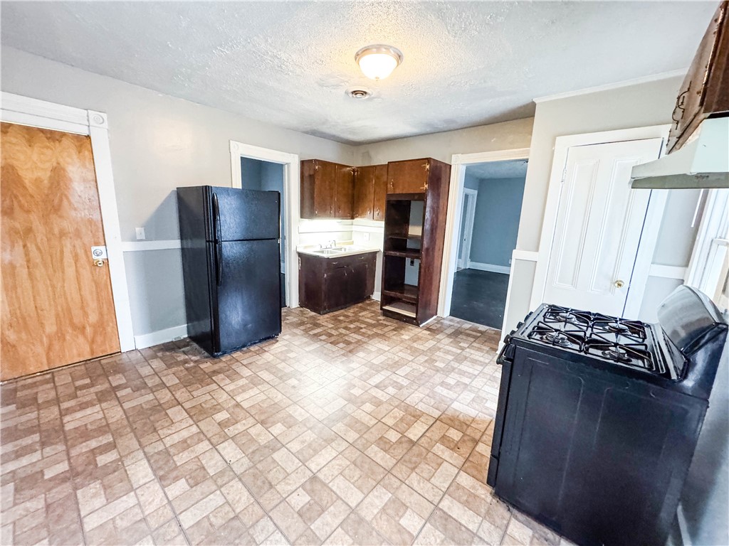 84 Ave B Rochester, NY 14621 - Photo 7 of 31