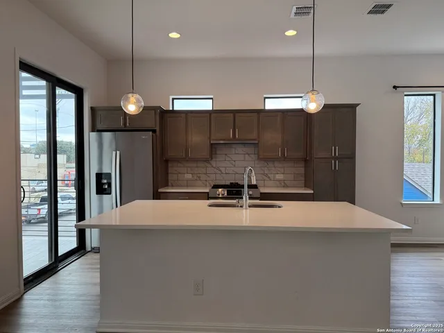 $1,850 | 415 Jackson Street, Unit 101, San Antonio, TX 78212