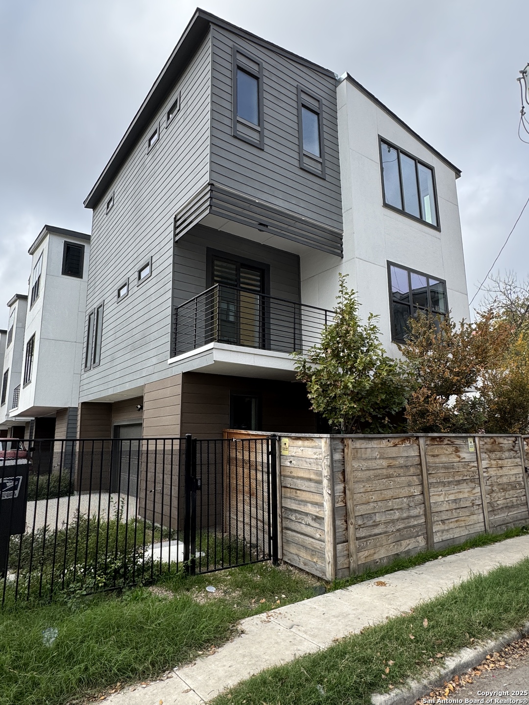 415 Jackson Street, Unit 101 San Antonio, TX 78212 - Photo 2 of 28