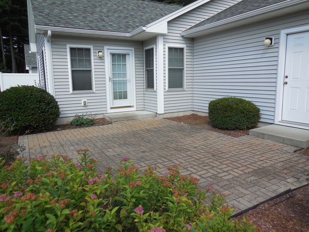 22 Pomeroy Meadow Road, Unit 23 Southampton, MA 01073 - Photo 29 of 29 Gallery Image 29