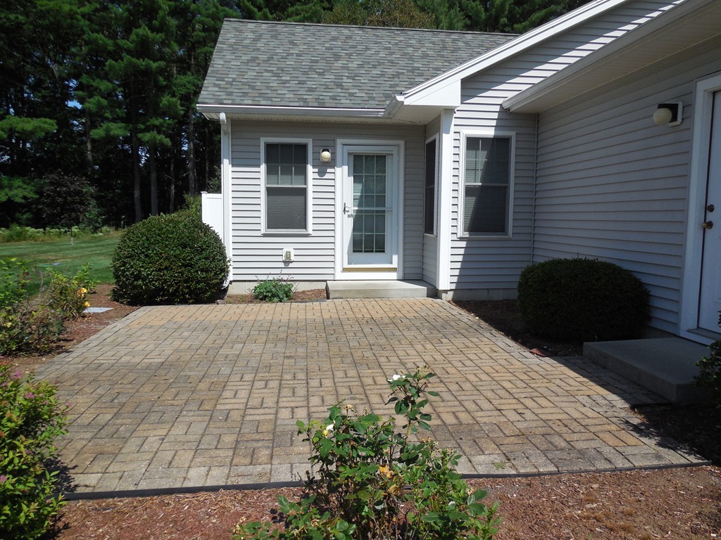 22 Pomeroy Meadow Road, Unit 23 Southampton, MA 01073 - Photo 6 of 29 Gallery Image 6