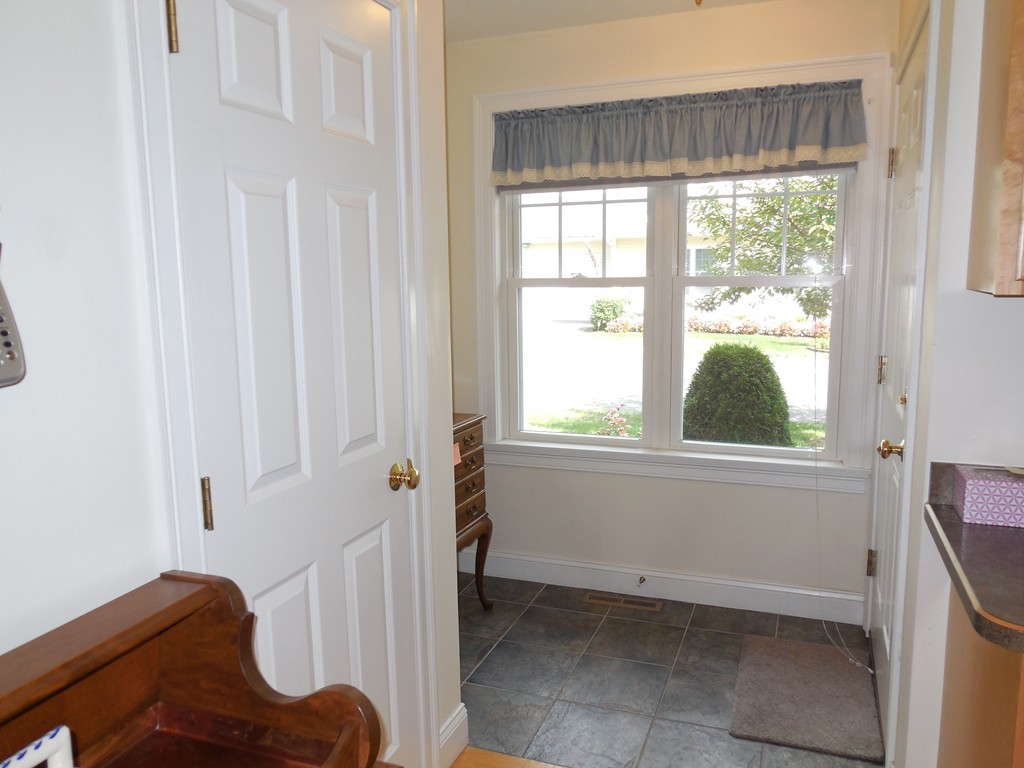 22 Pomeroy Meadow Road, Unit 23 Southampton, MA 01073 - Photo 7 of 29 Gallery Image 7