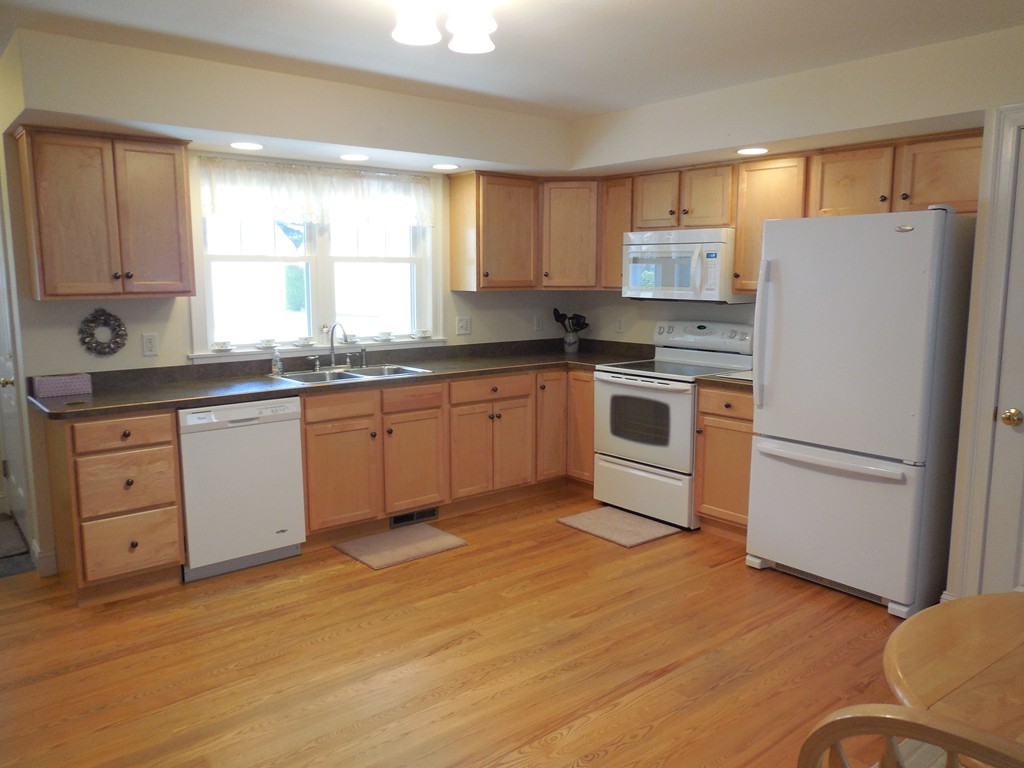 22 Pomeroy Meadow Road, Unit 23 Southampton, MA 01073 - Photo 10 of 29 Gallery Image 10