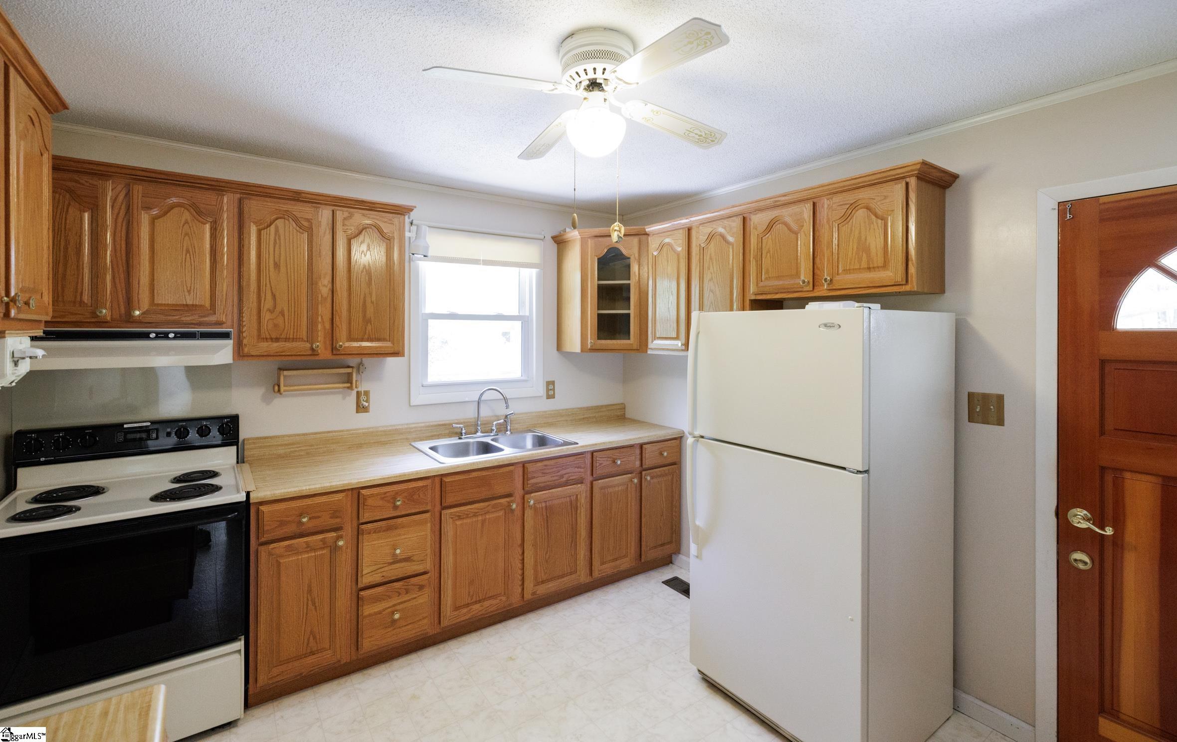 329 Berry Road Pelzer, SC 29669 - Photo 14 of 38