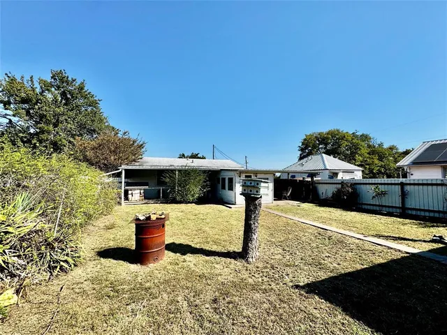 $75,000 | 413 East Locust Street, Whitewright, TX 75491