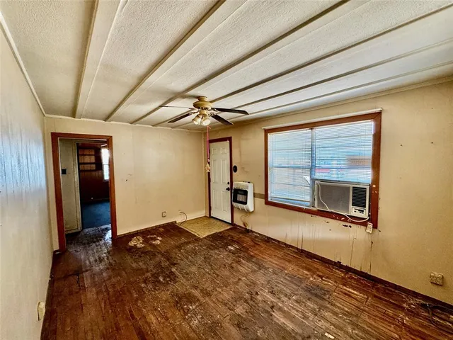 $75,000 | 413 East Locust Street, Whitewright, TX 75491