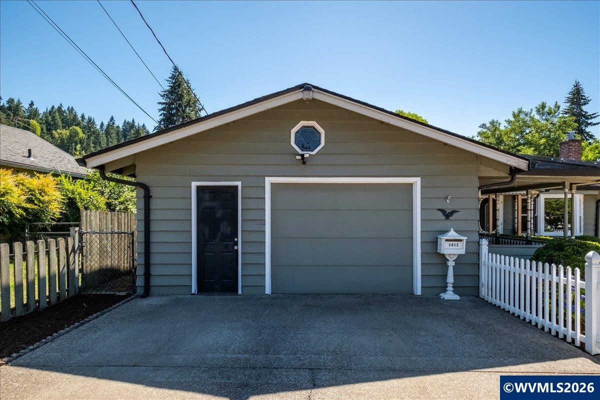 1012 South Water Street Silverton, OR 97381 - Photo 4 of 46
