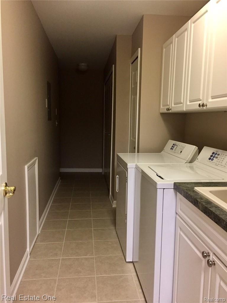 3571 Oakmonte Boulevard Rochester, MI 48306 - Photo 12 of 32 Laundry and utility area