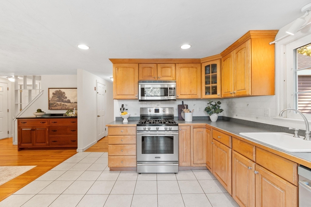 33 Birch Hill Road Ashland, MA 01721 - Photo 11 of 32