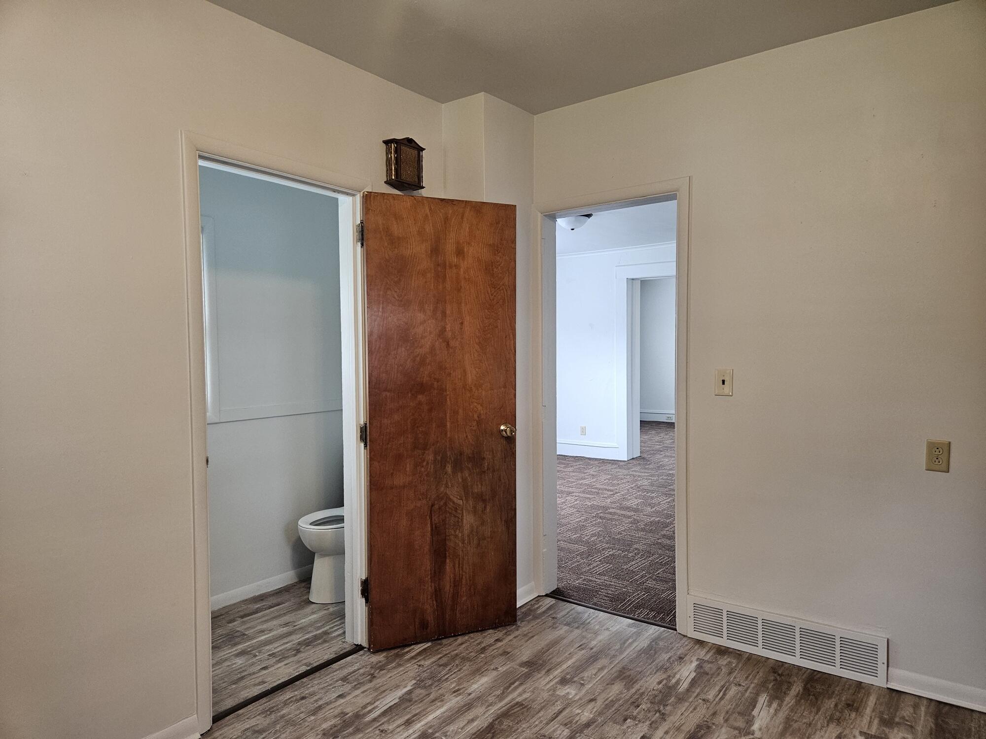 907 Tyler Street La Porte, IN 46350 - Photo 9 of 20 2000x1500
