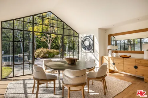 $9,998,000 | 13627 Sunset Boulevard, Pacific Palisades, CA 90272