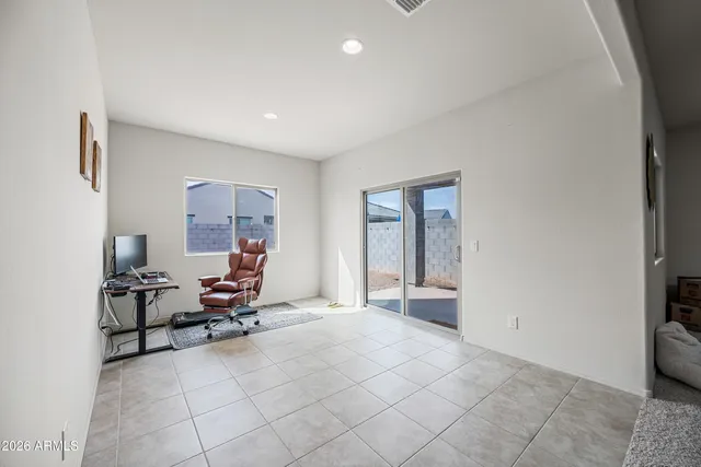 $1,700 | 43733 Buckhorn Trail, Maricopa, AZ 85138