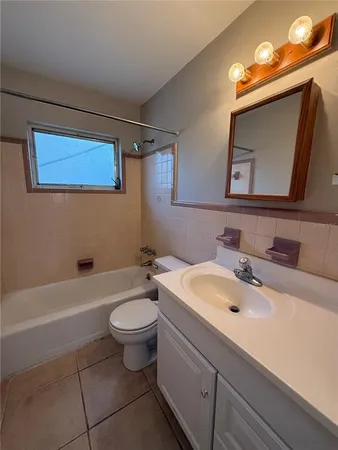 $1,025 | 3801 Southwest 17th Place, Gainesville, FL 32607