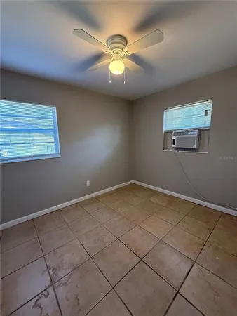 $1,025 | 3801 Southwest 17th Place, Gainesville, FL 32607