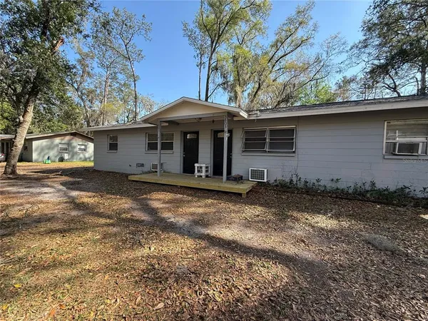 $1,025 | 3801 Southwest 17th Place, Gainesville, FL 32607