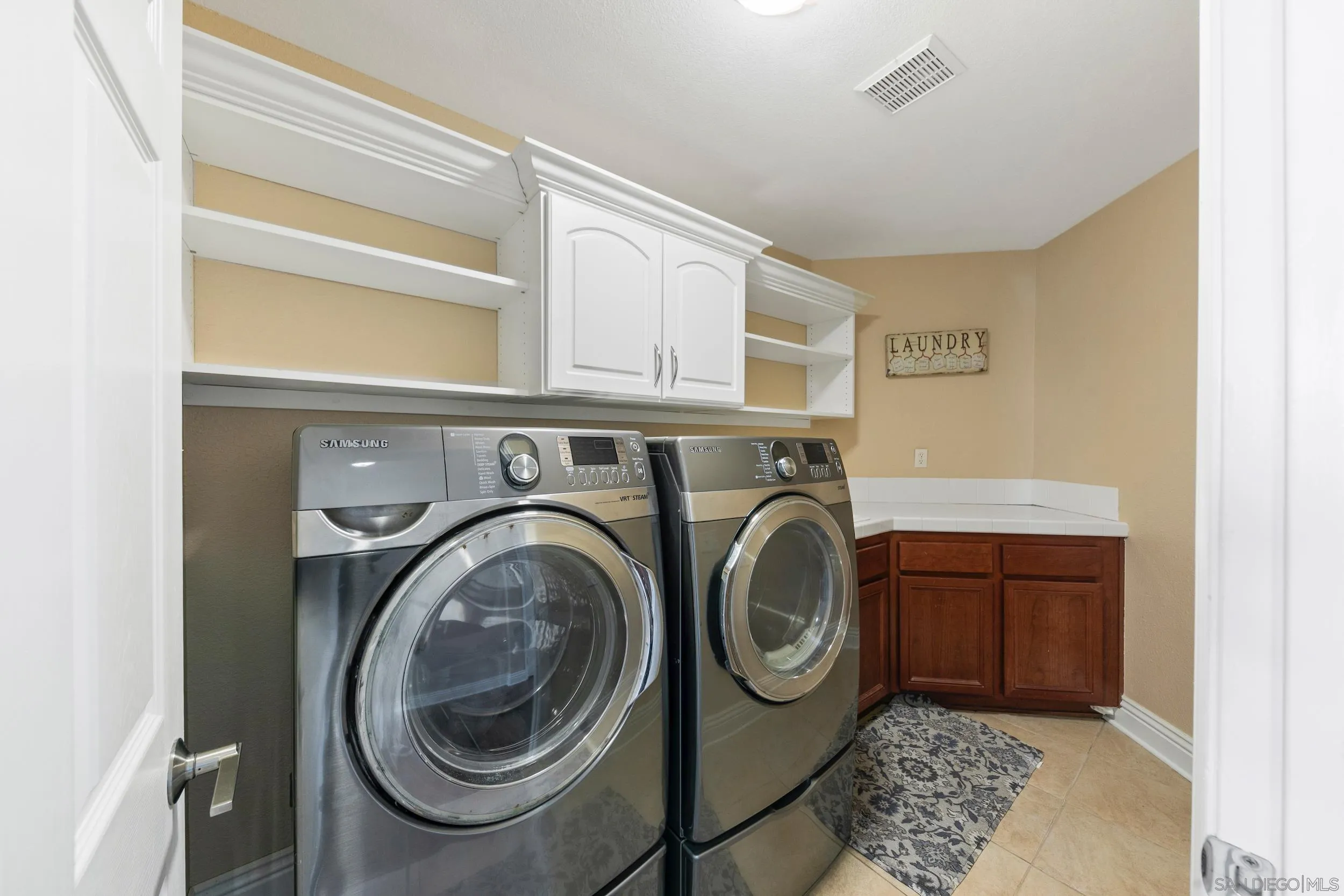 35920 Devonshire Lane Wildomar, CA 92595 - Photo 15 of 50 a utility room with dryer and washer