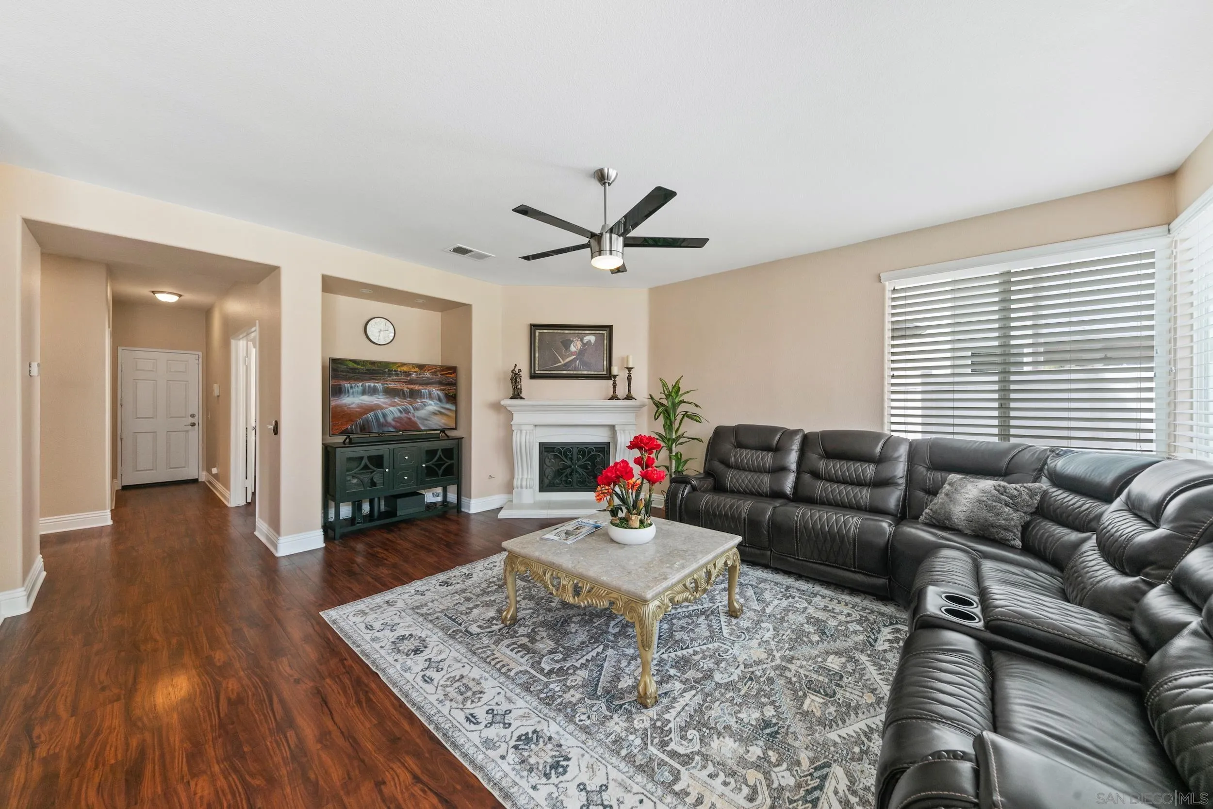 35920 Devonshire Lane Wildomar, CA 92595 - Photo 20 of 50 a living room with furniture and wooden floor