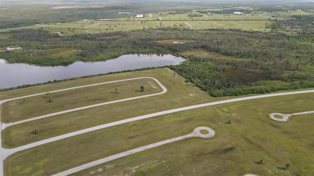 a view of a tennis court