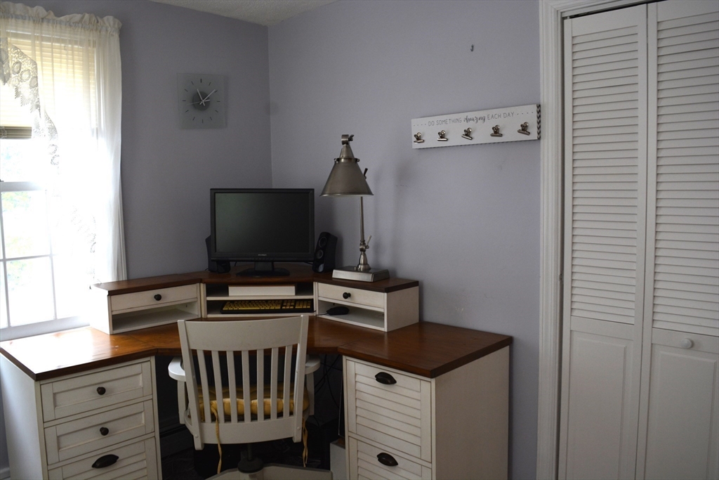 20 Exeter Street West Springfield, MA 01089 - Photo 23 of 42