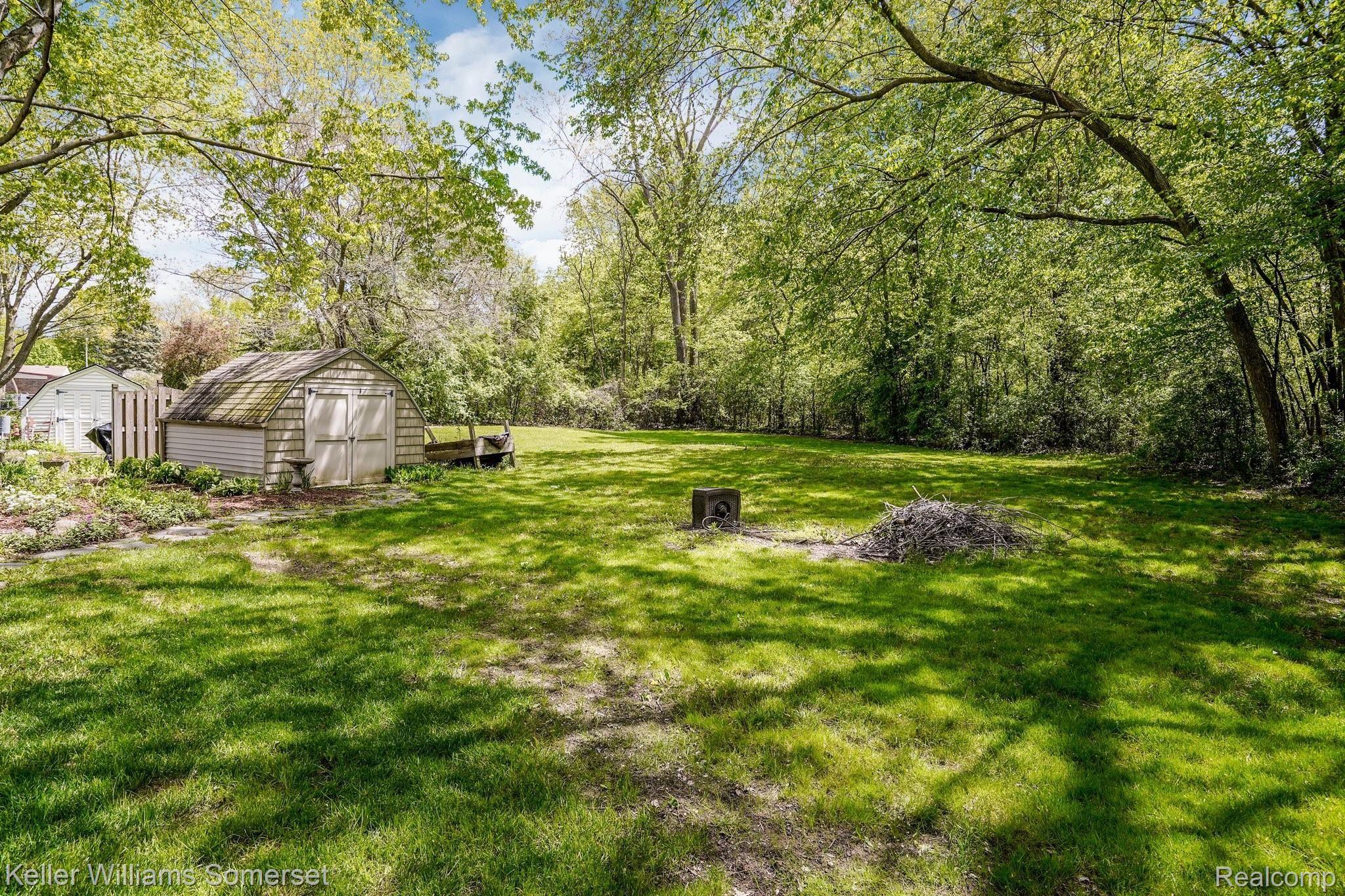 42981 Barchester Road Canton, MI 48187 - Photo 7 of 25 7-web-or-mls-42931 Barchester Rd Canton0007.jpg